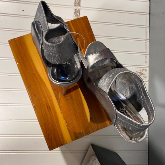 Carlos Santana 5” heels leather open toe - Picture 6 of 12